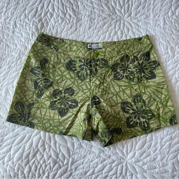 Columbia Green Floral Women's Shorts - Picture 1 of 4
